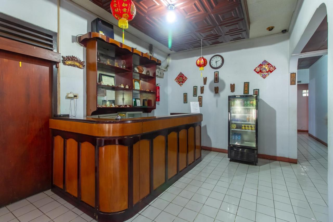Отель Reddoorz At Jalan Babepalar Rike Манадо Экстерьер фото