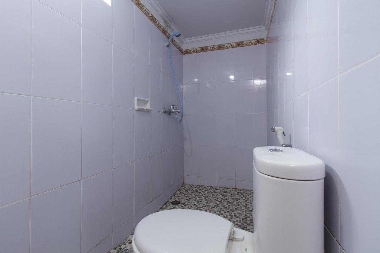 Отель Reddoorz At Jalan Babepalar Rike Манадо Экстерьер фото