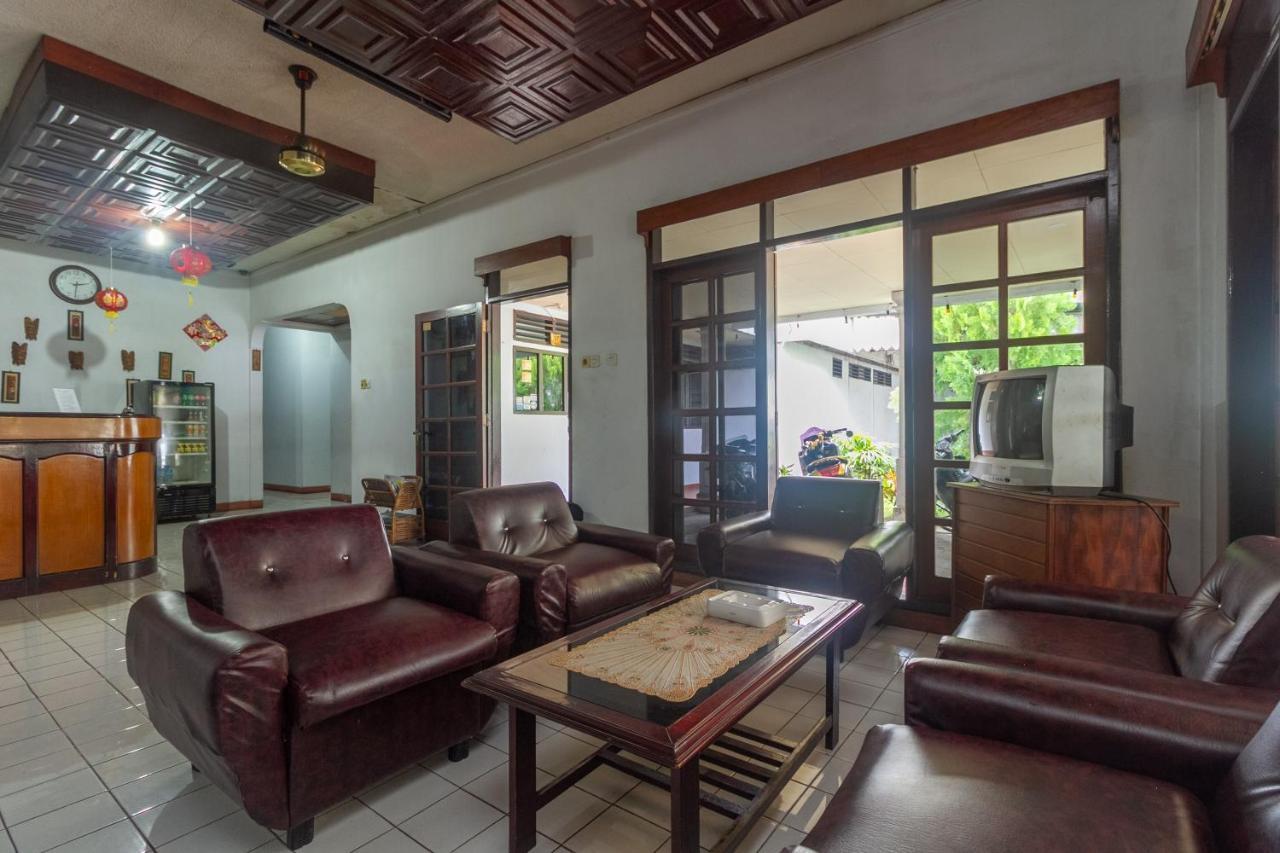Отель Reddoorz At Jalan Babepalar Rike Манадо Экстерьер фото
