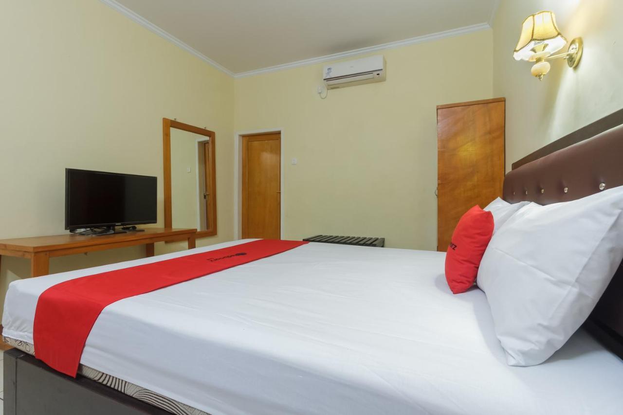 Отель Reddoorz At Jalan Babepalar Rike Манадо Экстерьер фото