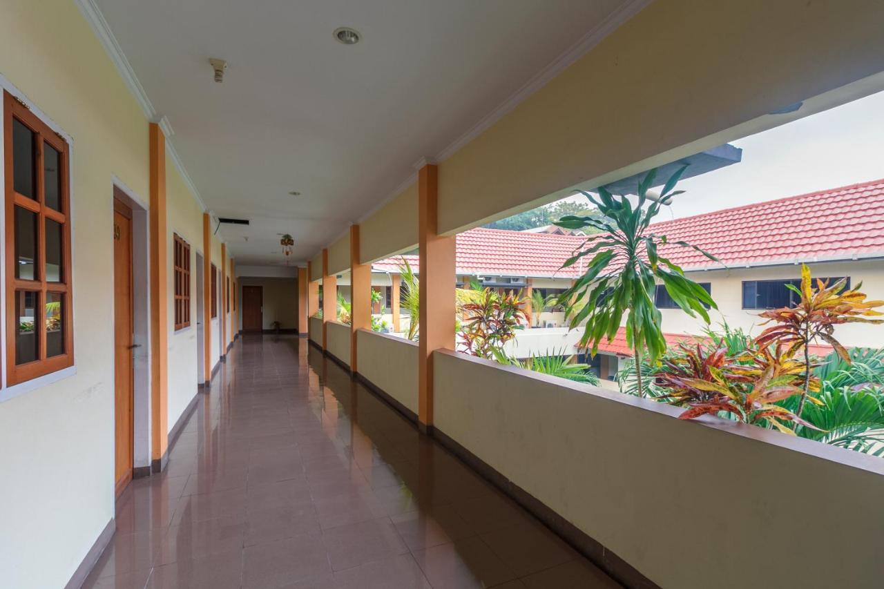 Отель Reddoorz At Jalan Babepalar Rike Манадо Экстерьер фото