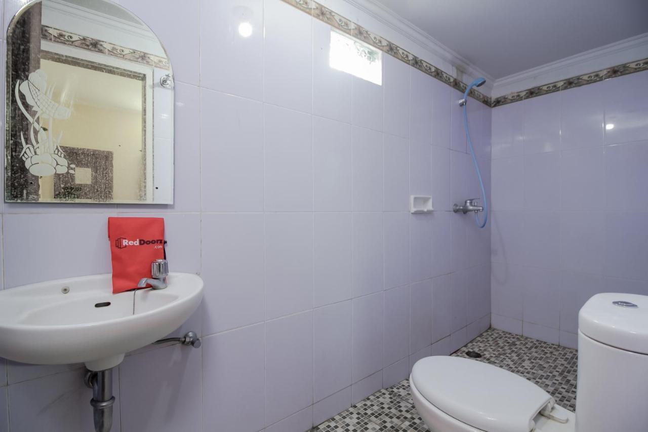 Отель Reddoorz At Jalan Babepalar Rike Манадо Экстерьер фото